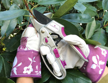 Load image into Gallery viewer, Ladies Gardening Glove &amp; Ratchet Pruner Secateurs (Great for weaker hands) Set
